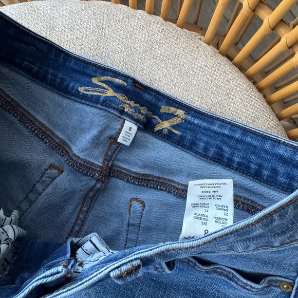 Seven - Weekend Short - Picture 3 of 5